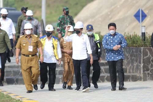 herman-deru-turut-dampingi-presiden-jokowi-resmikan-bendungan-way-sekampung-prov-lampung