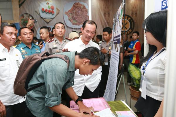 2000-lowongan-kerja-diserbu-pencaker
