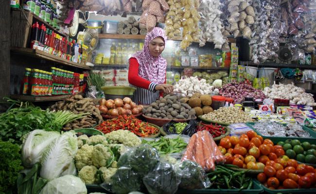 jelang-ramadhan-pemkot-palembang-buka-pasar-murah-di-kantor-camat