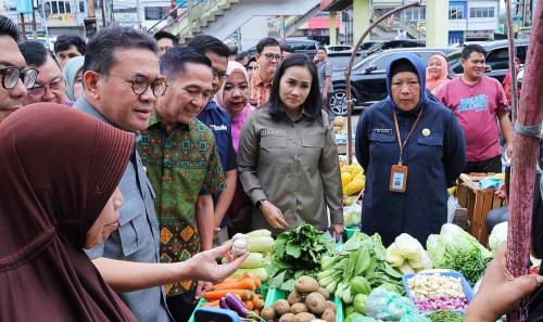 wali-kota-ratu-dewa-dan-mendag-pantau-harga-sembako-di-pasar-tradisional