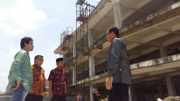 tak-sesuai-izin-komisi-iii-minta-hentikan-pembangunan-hotel-di-rajawali-