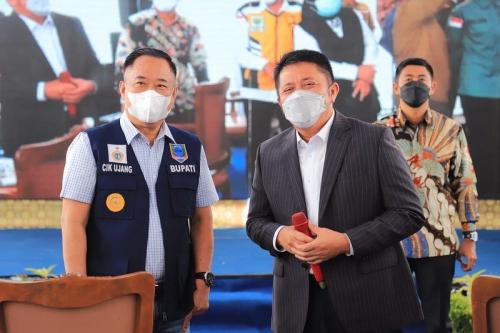 rampungkan-pembangunan-jembatan-herman-deru-dieluelukan-warga-lahat-