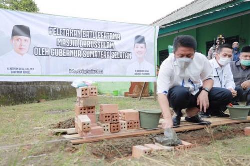 hd-letakkan-batu-pertama-masjid-darussalam-bukit-baru-ilir-barat-i-palembang