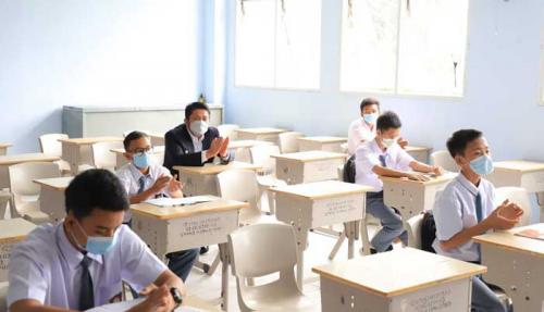 herman-deru-tinjau-penerapan-prokes-ptm--dua-sekolah-di-palembang-