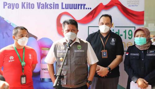 herman-deru--bangkitkan-ekonomi-vaksinasi-bagi-pelaku-usaha-digencarkan-