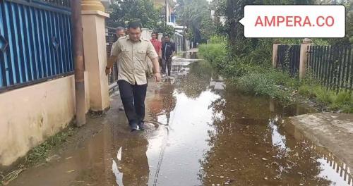 lurah-8-ulu-respon-cepat-keluhan-banjir-ini-harapannya-
