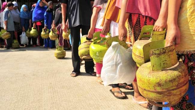 jelang-ramadhan-warga-sulit-dapatkan-gas-3-kilogram