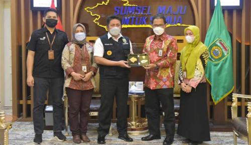 herman-deru-harapkan-csr--telkom-dapat-atasi-ekonomi-warga-terdampak-pandemi
