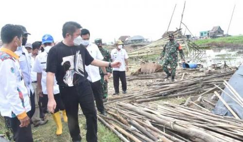 susuri-sungai-herman-deru-bawa-bantuan--untuk-korban-puting-beliung-