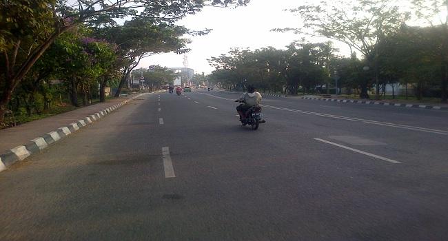 hari-pertama-puasa-jalan-protokol-kota-palembang-lenggang