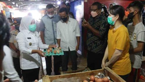 fitri-lakukan-sidak-pastikan-makanan-dijual-aman