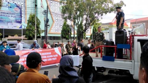garda-prabowo-geruduk-kantor-gubernur-tuntut-kembalikan-legitimasi-permendagri-502014