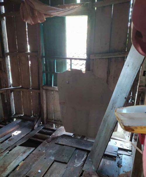 tak-layak-huni-rumah-guru-honorer-butuh-bantuan