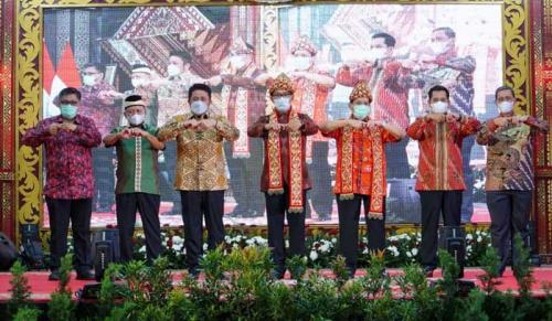 mangkrak-pemprov-segera-tuntaskan-pembangunan-pasar-cinde-dan-islamic-center-