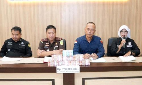dugaan-korupsi-pasar-cinde-eks-wali-kota-kembalikan-kerugian-negara-rp-750-juta