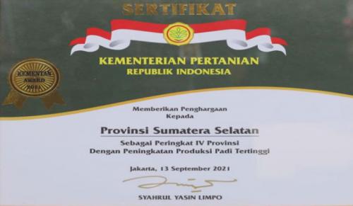 sukses-penuhi-kebutuhan-pangan-nasional-herman-deru-dianugerahi--penghargaan-abdi-bakti-tani-2021