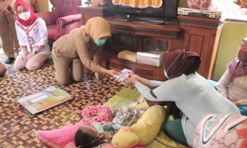 fitri--lurah-camat-dan-petugas-puskesmas-harus-peka-dan-jeli