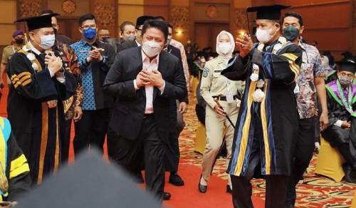 herman-deru-didaulat-menjadi-ketua-ikatan-alumni-unversitas-sjakhyakirti-