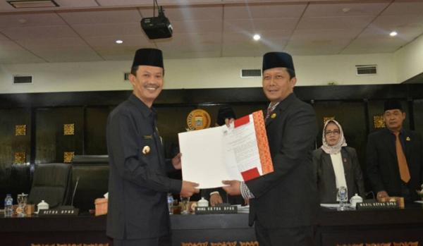 dprd-palembang-sampaikan-rekomendasi-lkpj-walikota-ta-2016