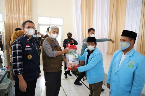 pemprov-sumsel-gelontorkan-basos-5-ton-beras-untuk-masyarakat-pagaralam-terdampak-pandemi
