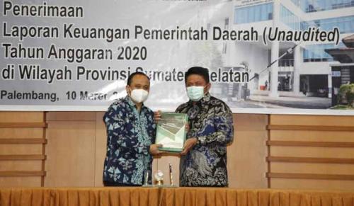 gubernur-hd-instruksikan-jajarannya-berikan-data-yang-jelas-untuk-tim-pemeriksa-bpk
