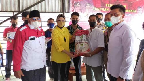 f2r-serahkan-bantuan-3-ton-beras-dari-gubernur-ke-rakyat