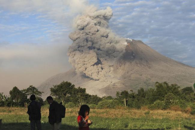 sinabung-dalam-status-awas