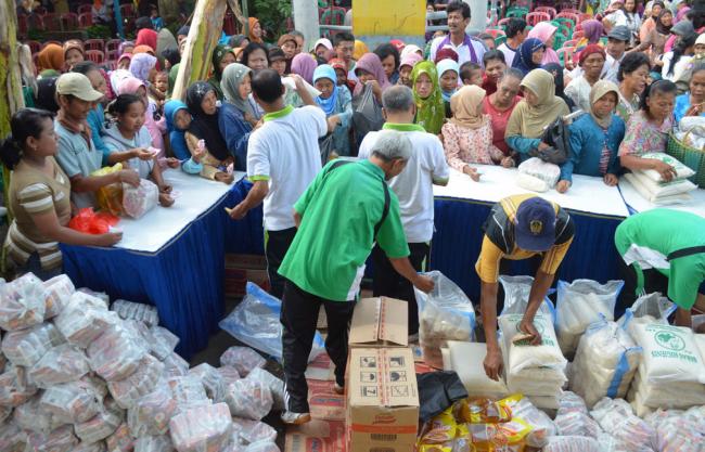 pasar-murah-bagi-warga-tak-mampu