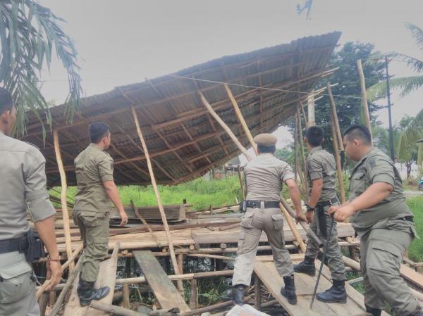 langgar-aturan-gubuk-sepanjang-jakabaring-dibongkar