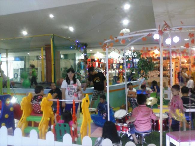 liburan-taman-bermain-mall-dipenuhi-anakanak