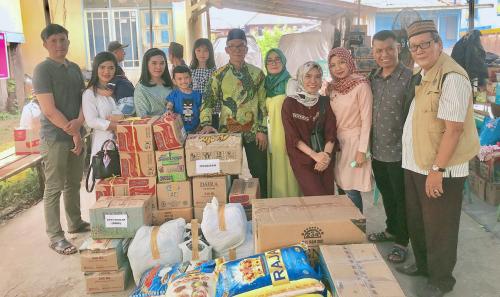 keluarga-radenmat-bantu-korban-kebakaran