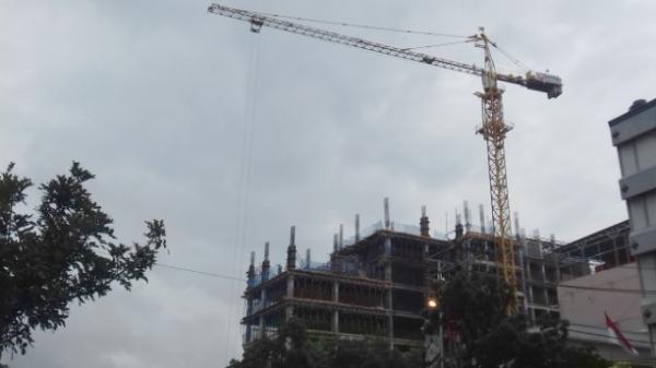 izin-tower-crane-hotel-ibis-dicabut