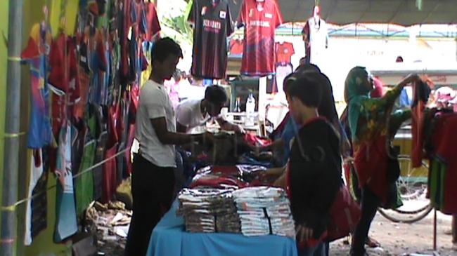 kaos-proprov-sumsel-laris-manis-diserbu-warga