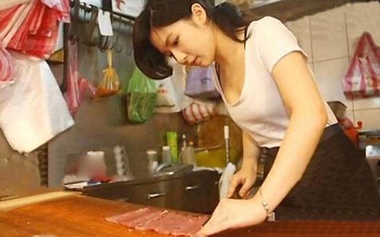 penjual-daging-bermodal-cantik