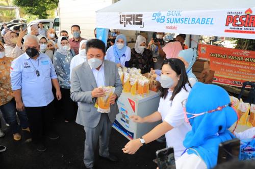 pemprov-dan-icsb-sumsel-gelar-op-minyak-goreng-atasi-kelangkaan-yang-terjadi-di-masyarakat