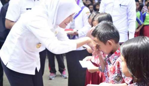 25-siswa-sdn-141-palembang-dapat-bantuan-rp-300-ribu