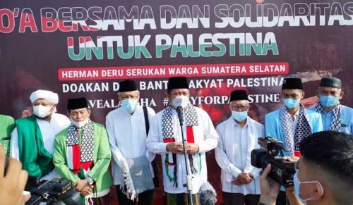 herman-deru-galang-bantuan-ambulans-untuk-palestina