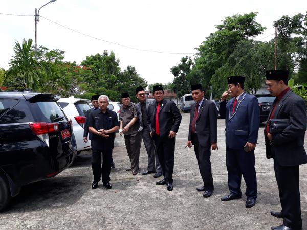 dprd-palembang-kembalikan-mobil-operasional