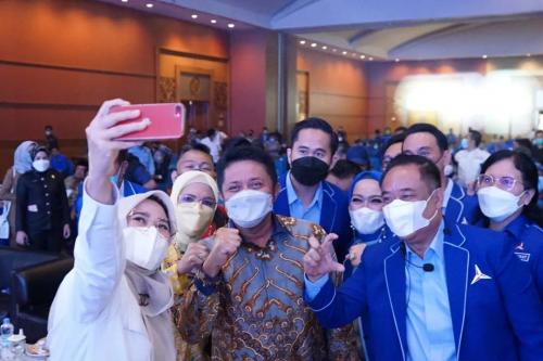 hermn-deru-hadiri-pelantikan-dpd-partai-demokrat-sumsel-dan-provinsi-lampung-