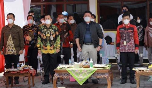 herman-deru-serahkan-ratusan-sertifikat-tanah-kepada-warga-lubuklinggau