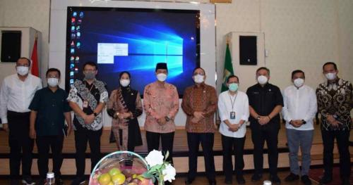 kunker-ke-palembang-anggota-komisi-iv-dpr-ri-bantu-alat-pertanian