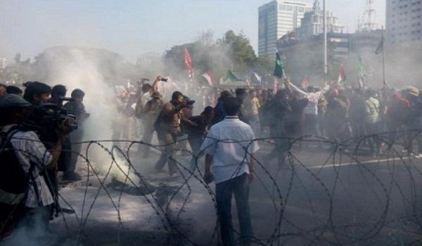 demo-mahasiswa-di-depan-istana-mulai-memanas