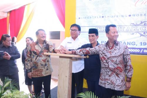 najib--aldiron-plaza-cinde-harus-utamakan-pedagang-lama