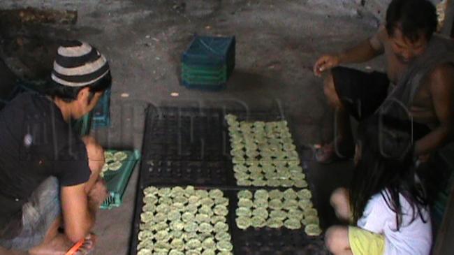 pengrajin-kerupuk-keluhkan-sepinya-pembeli-dan-naiknya-harga-bahan-pokok