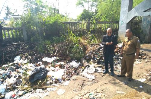 pemakaman-tionghoa-talang-kerikil-dipenuhi-sampah