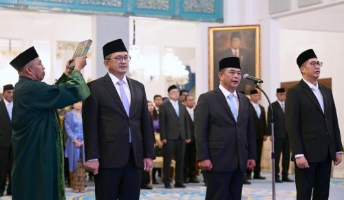 enam-dubes-lbbp-ri-resmi-dilantik-presiden-di-istana-negara