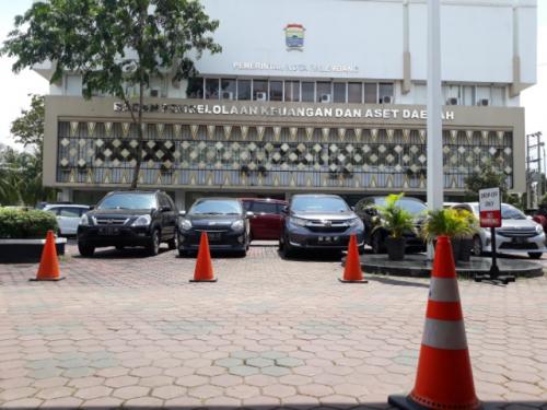 pns-dilarang-parkir-dihalaman-bpmptsp-dan-bpkad