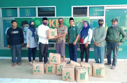 pkb-palembang-salurkan-sembako-dari-cak-imin