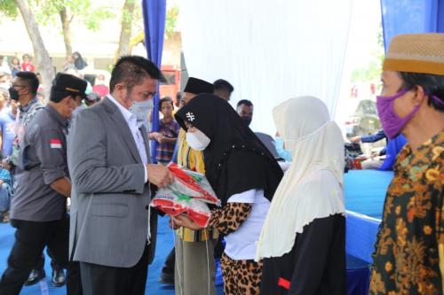 herman-deru-gencarkan-bantuan-pembangunan-hunian-layak-bagi-warga-sumsel-