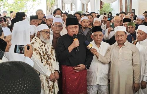 pemakaman-haji-halim-penuh-haru-herman-deru--sosok-dermawan-dan-peduli-syiar-islam-telah-tiada